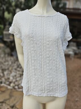 New W Tag Lovesoft Women’s White Textured Short Sleeve Ruffle Blouse S